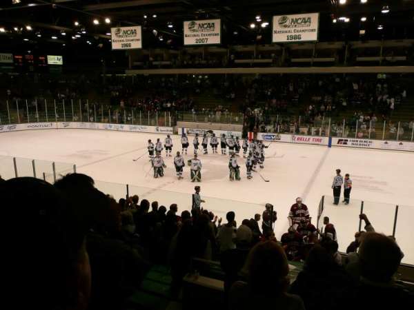 Munn Ice Arena, bloc: H, rangée: 14, place: 16