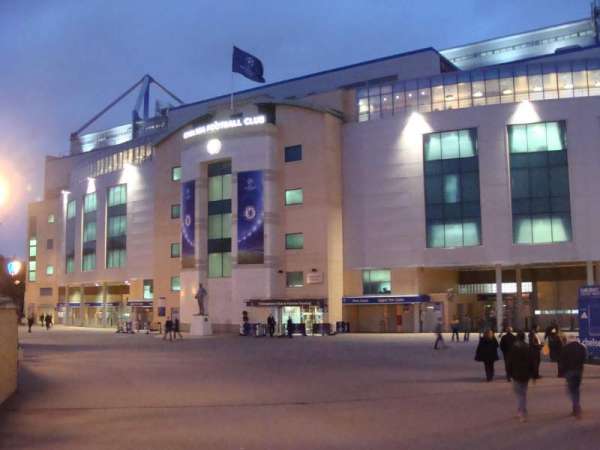 Stamford Bridge, bloc: Outside