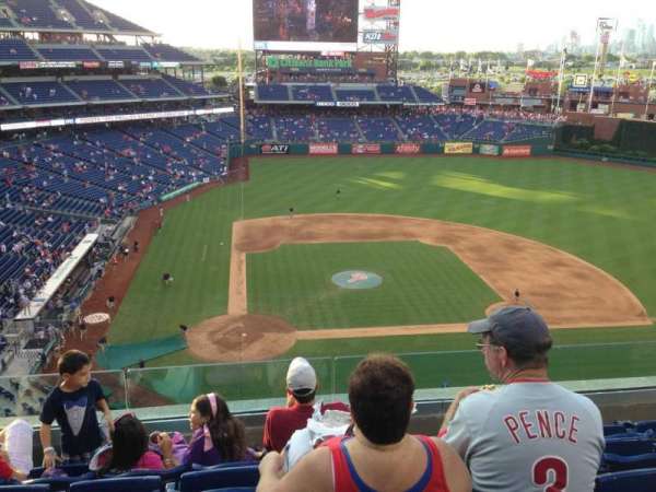 Citizens Bank Park, bloc: 317, rangée: 6, place: 9