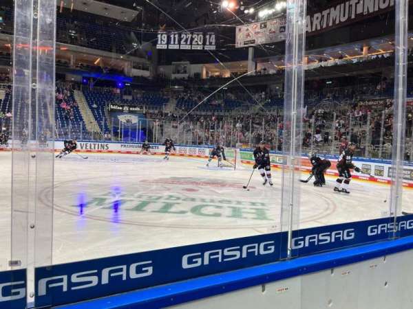 Uber Arena, bloc: 208, rangée: 2, place: 7