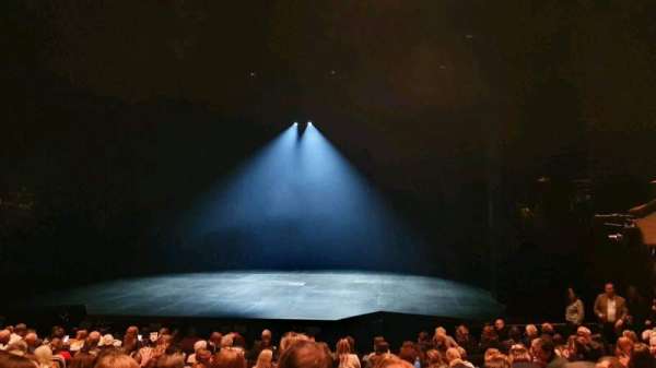 Barbican Theatre, bloc: Stalls, rangée: M, place: 14