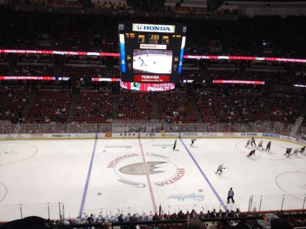Honda Center, bloc: 412, rangée: E, place: 5
