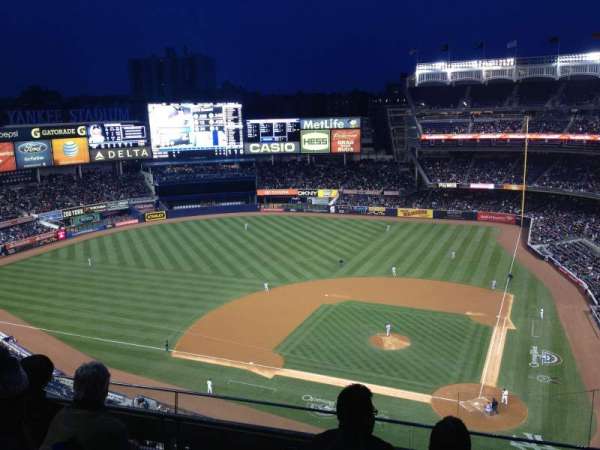 Yankee Stadium, bloc: 422, rangée: 4, place: 6