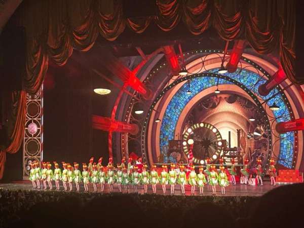 Radio City Music Hall, bloc: Orchestra 2, rangée: S, place: 204