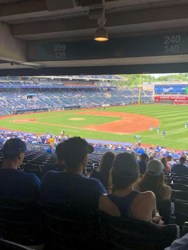 Kauffman Stadium, bloc: 240, rangée: TT, place: 3