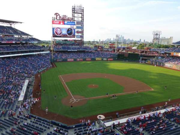 Citizens Bank Park, bloc: 318, rangée: 1, place: 5