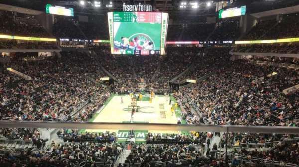 Fiserv Forum, bloc: Loft 17, rangée: 1, place: 2