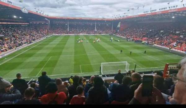 Bramall Lane, bloc: BU2, rangée: L, place: 70