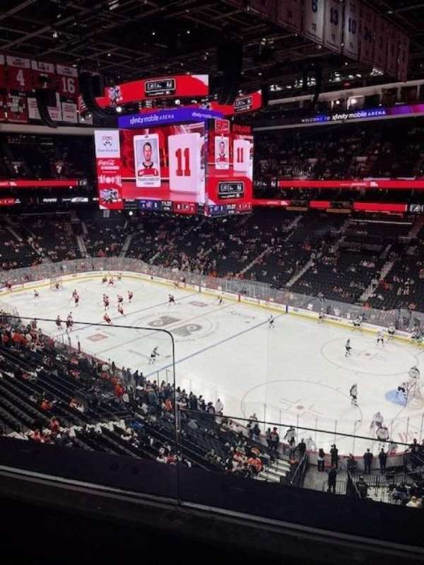 Xfinity Mobile Arena, bloc: 204A, rangée: 2, place: 2