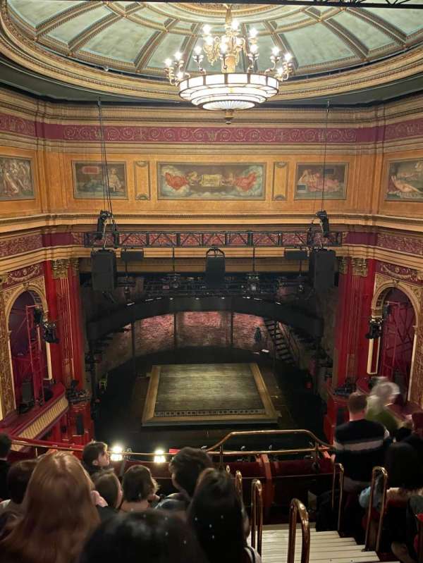 Phoenix Theatre, bloc: Grand Circle, rangée: F, place: 15