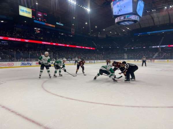 Allstate Arena, bloc: 105, rangée: AA, place: 13