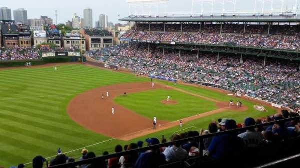 Wrigley Field, bloc: 408L, rangée: 1, place: 18