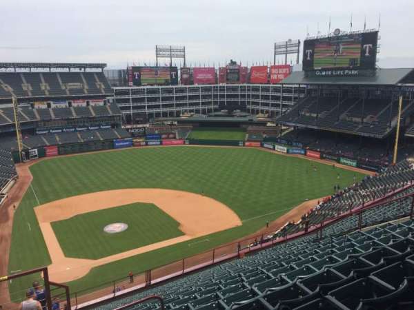 Globe Life Park in Arlington, bloc: 330, rangée: 17, place: 1