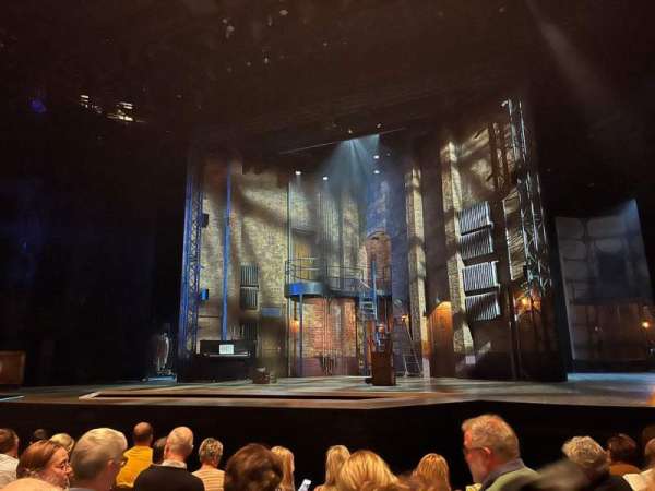 Barbican Theatre, bloc: Stalls, rangée: E, place: 9