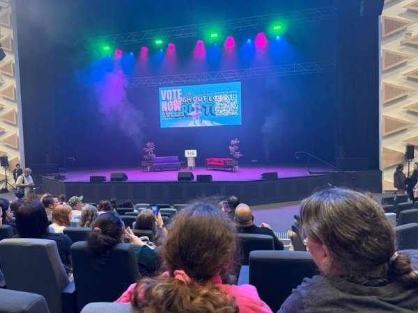 Darling Harbour Theatre, bloc: Stalls, rangée: J, place: 57