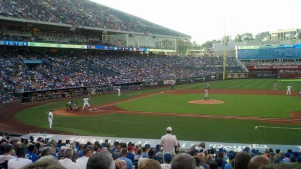 Kauffman Stadium, bloc: 135, rangée: X, place: 4