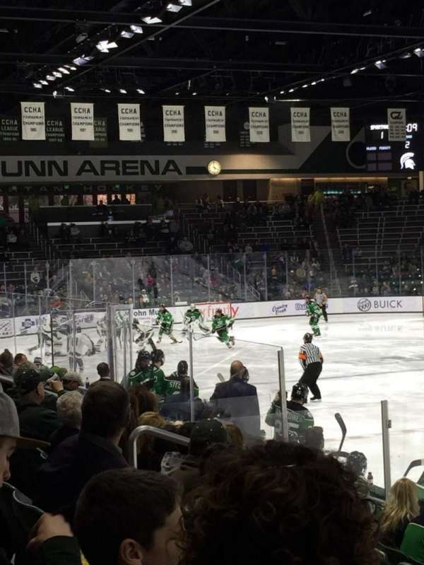 Munn Ice Arena, bloc: G, rangée: 9, place: 4