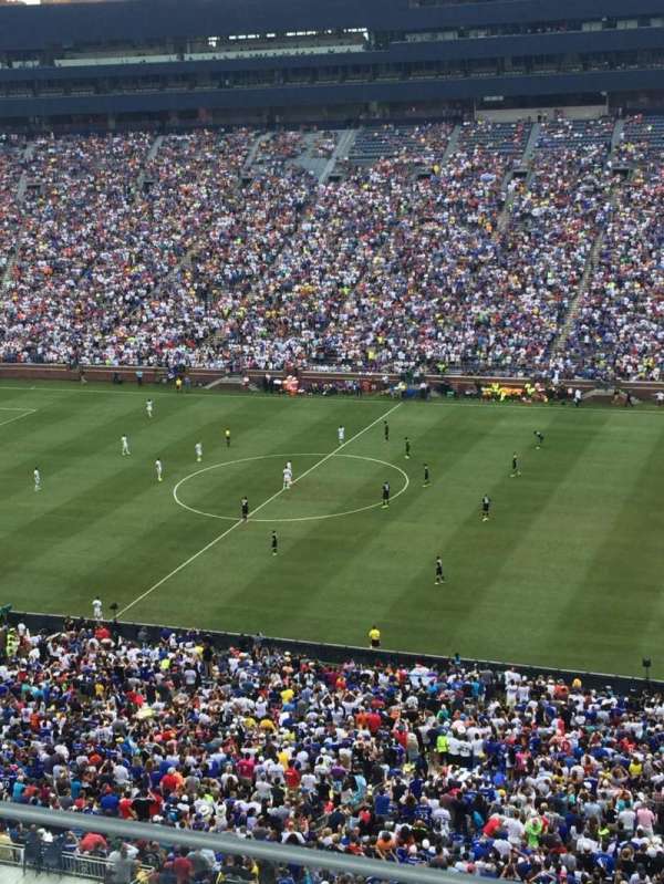 Michigan Stadium, bloc: 415, rangée: 1, place: 10