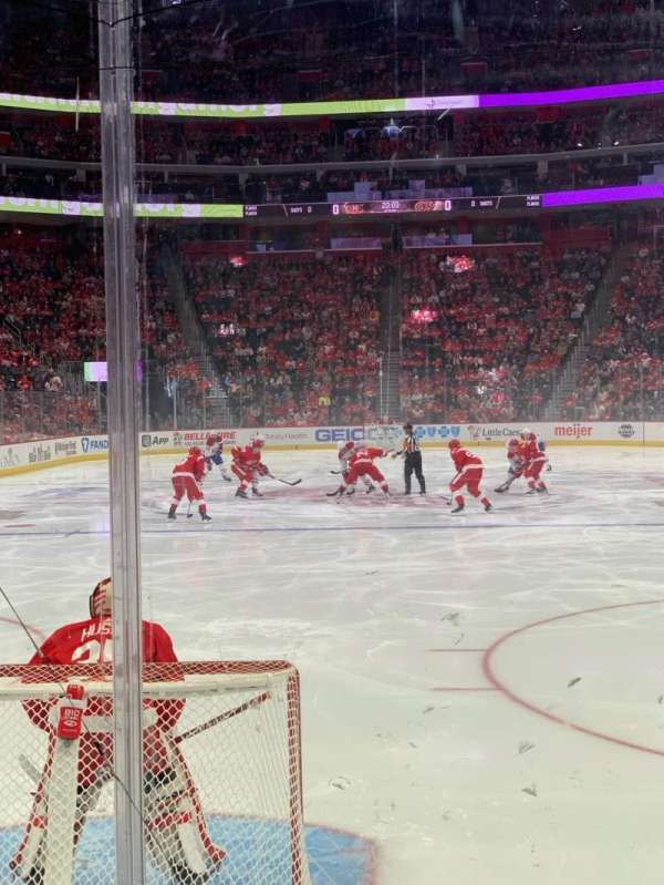 Little Caesars Arena, bloc: 102, rangée: 4, place: 11