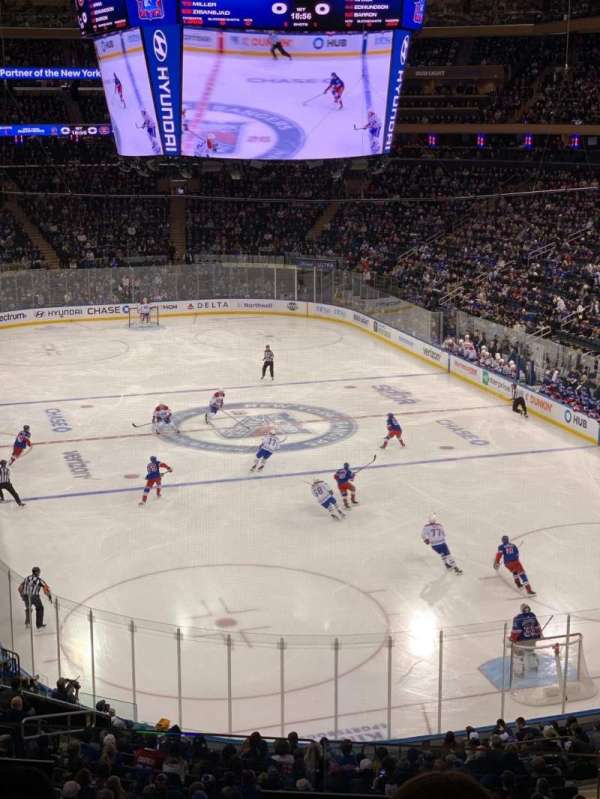 Madison Square Garden, bloc: 203, rangée: BS4, place: 3