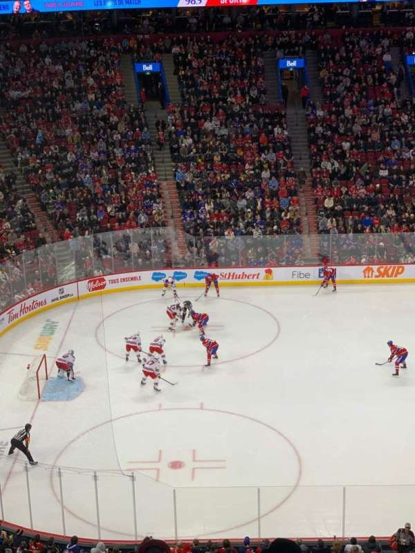Centre Bell, bloc: 203, rangée: F, place: 9
