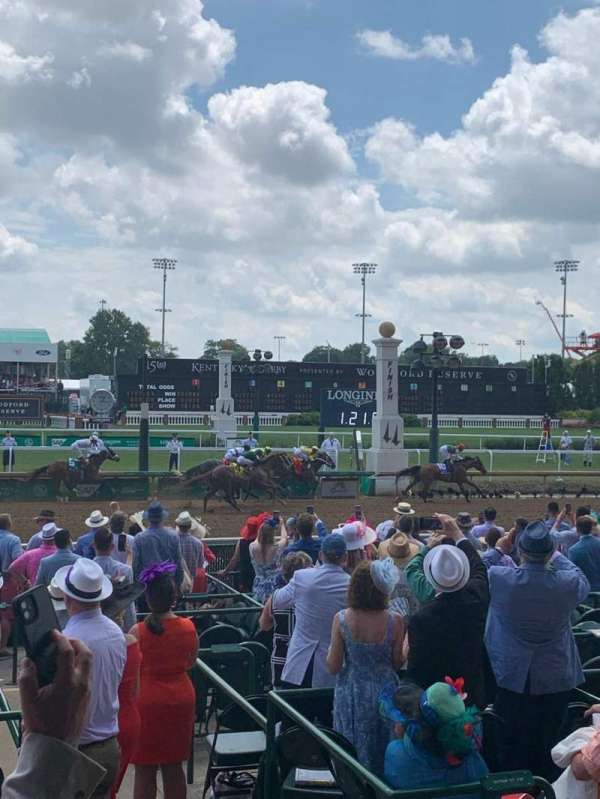 Churchill Downs, bloc: 117H, rangée: 10