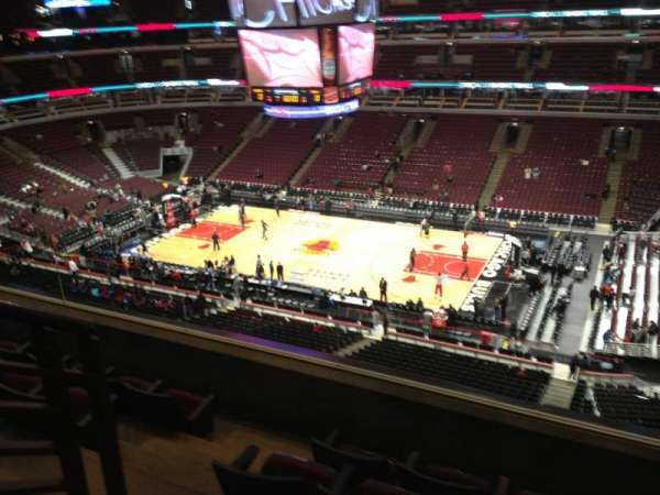 United Center, bloc: 332, rangée: 5, place: 13