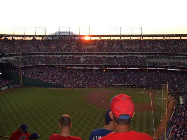 Globe Life Park in Arlington, bloc: 306, rangée: 18, place: 6