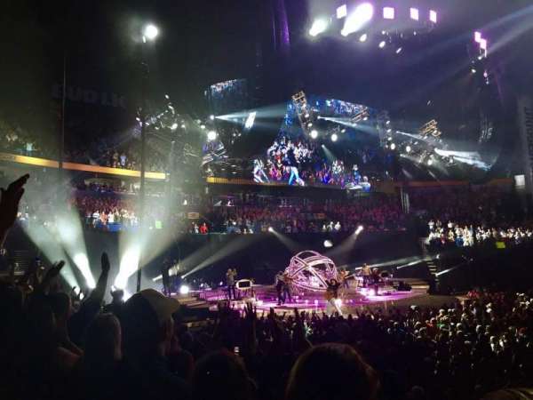 Bridgestone Arena, bloc: 115, rangée: JJ, place: 12
