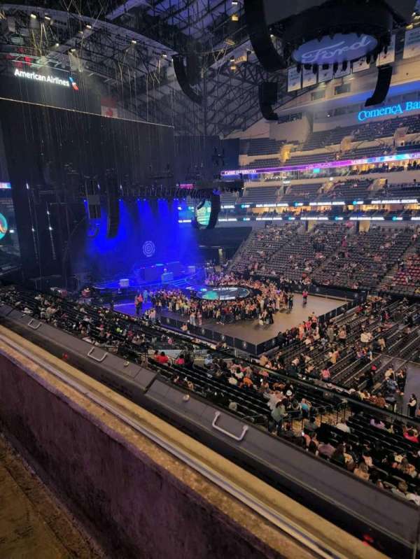 American Airlines Center, bloc: 216, rangée: A, place: 4