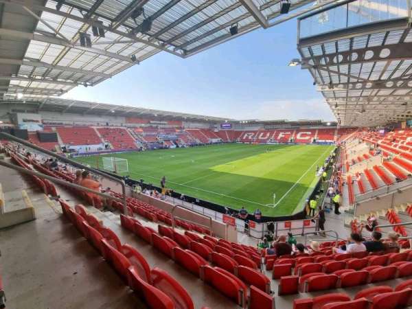 New York Stadium, bloc: SS1, rangée: L, place: 4