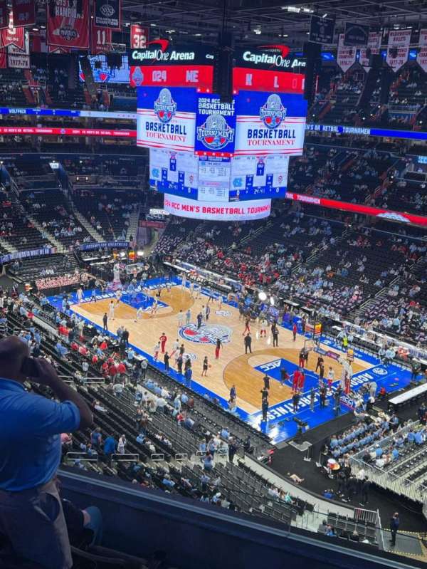 Capital One Arena, bloc: 421, rangée: E, place: 15