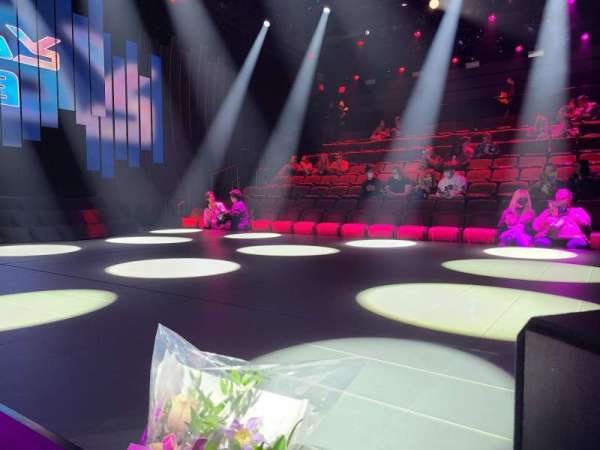 Circle in the Square Theatre, bloc: Orchestra 200 (Odd), rangée: AA, place: 207