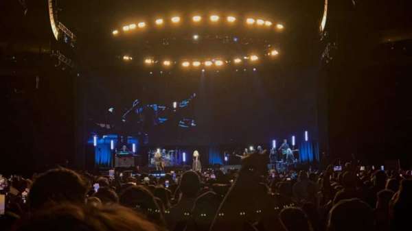 PPG Paints Arena, bloc: Floor 8, rangée: G, place: 2