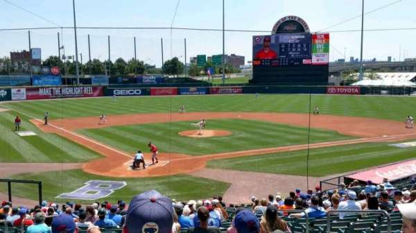 Sahlen Field, bloc: 104, rangée: AA, place: 1