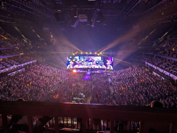 Spectrum Center, bloc: 233, rangée: F, place: 8