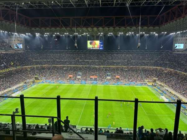 San Siro, bloc: 327, rangée: 4, place: 34