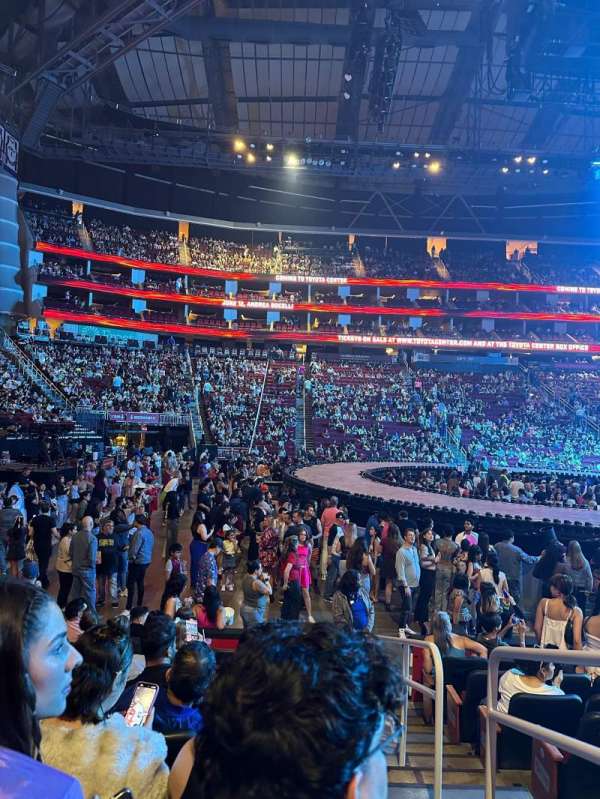Toyota Center, bloc: 109, rangée: 8, place: 1
