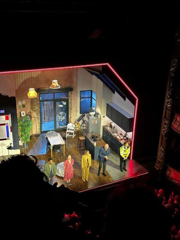 Apollo Theatre, rangée: B, place: 24