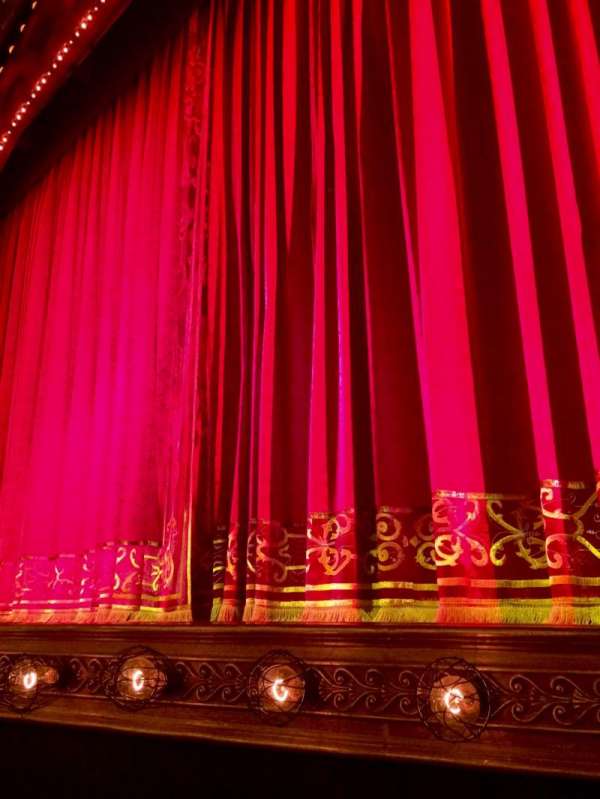 Shubert Theatre, bloc: Orchestra R, rangée: B, place: 6