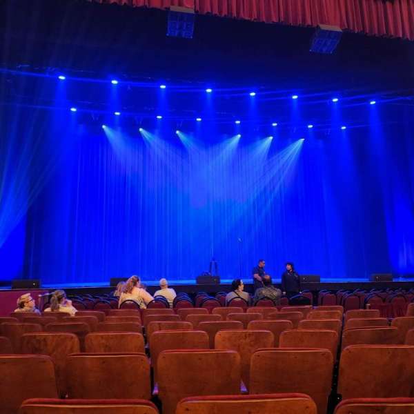 Chicago Theatre, bloc: MNFL4L, rangée: HH, place: 413