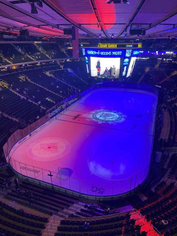 Madison Square Garden, bloc: 321, rangée: 1, place: 13
