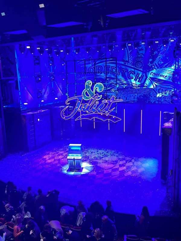 Stephen Sondheim Theatre, bloc: Mezzanine R, rangée: Aa, place: 6