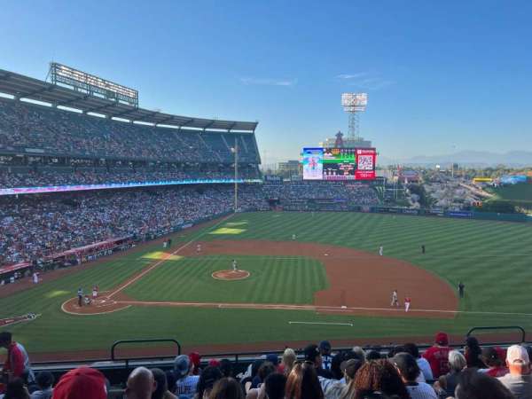 Angel Stadium, bloc: 334, rangée: H, place: 2