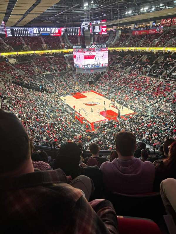 Moda Center, bloc: 329, rangée: G, place: 10
