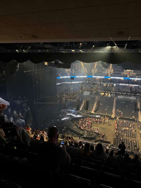 Spectrum Center, bloc: 209, rangée: W, place: 10
