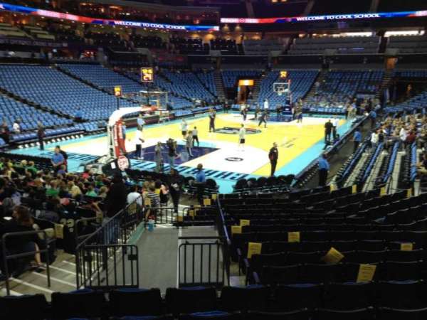 Spectrum Center, bloc: 117, rangée: N, place: 38