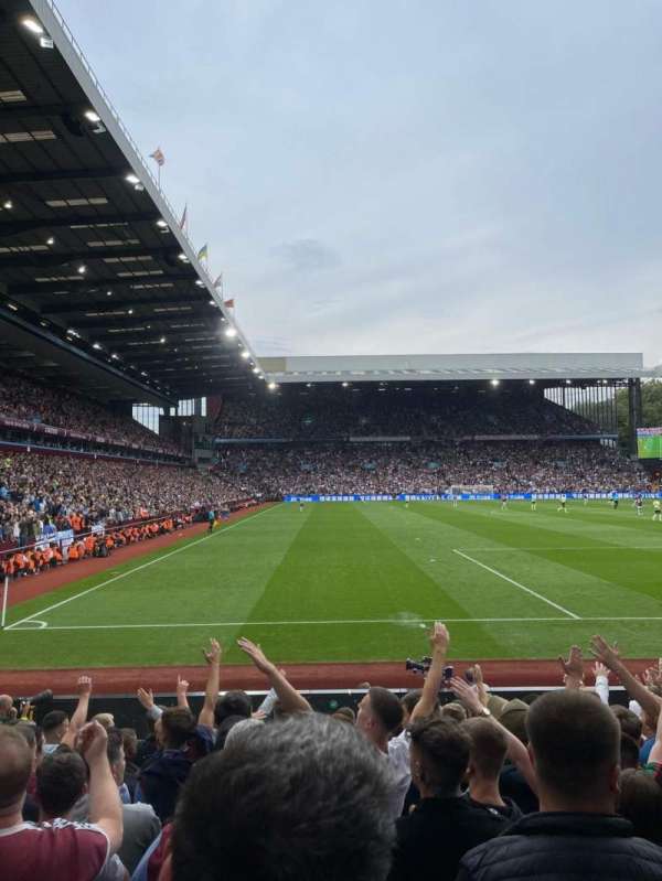 Villa Park, bloc: R2, rangée: L, place: 31