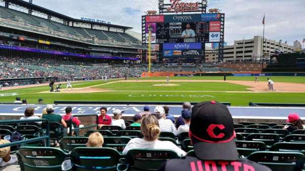 Comerica Park, bloc: 122, rangée: 15, place: 13