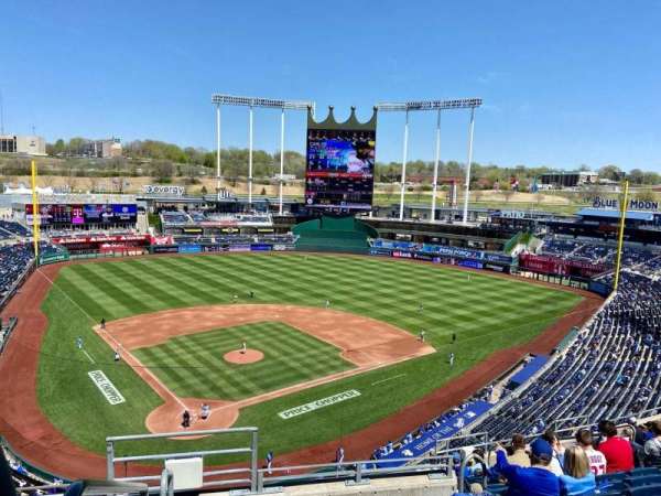 Kauffman Stadium, bloc: 423, rangée: N, place: 1